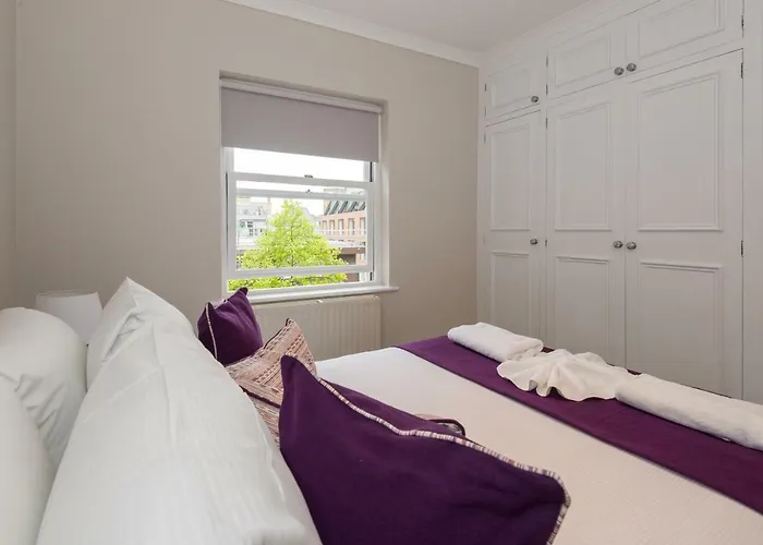 One Bedroom High Street Kensington Apartment