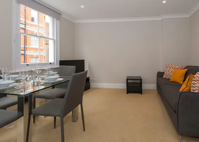 One Bedroom High Street Kensington Apartment